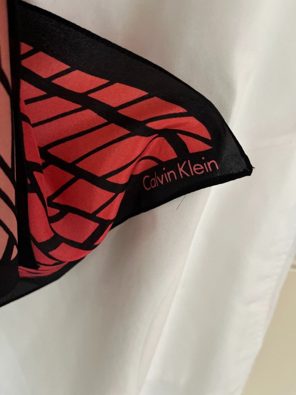 CALVIN KLEIN WOMENS SCARF